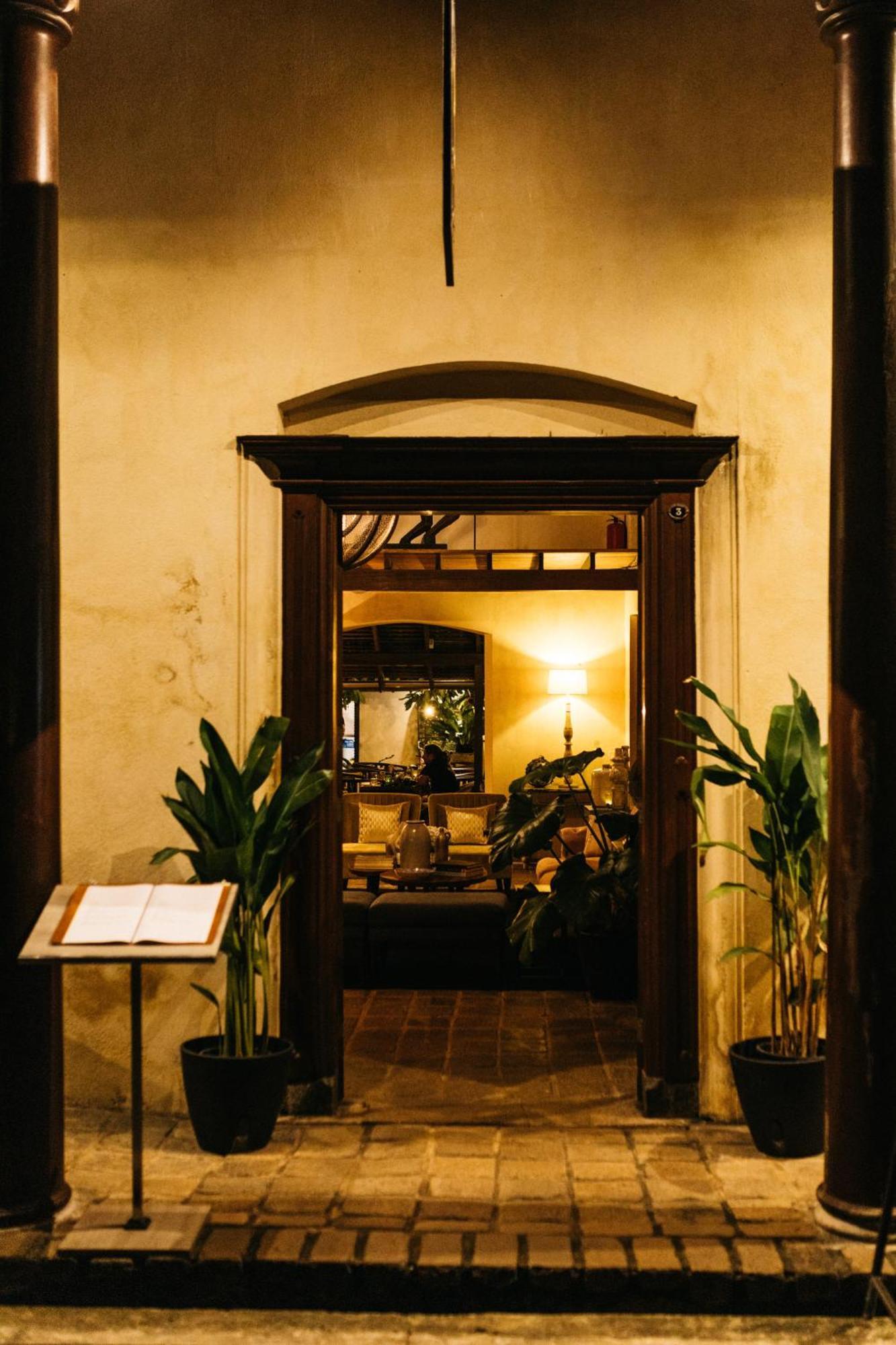 The Bungalow Galle Fort - Hotel - Restaurant - Cocktail Bar Bagian luar foto