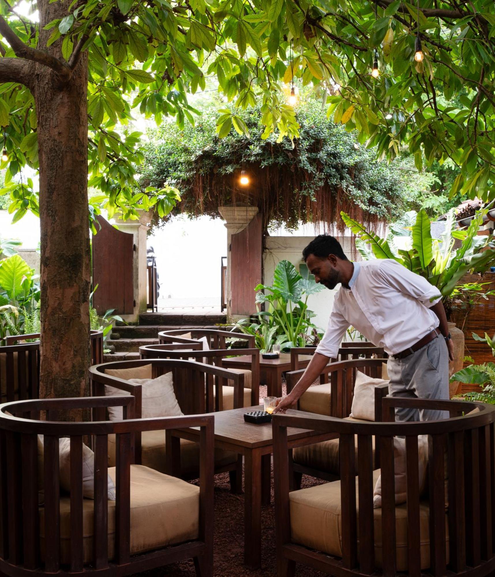 The Bungalow Galle Fort - Hotel - Restaurant - Cocktail Bar Bagian luar foto