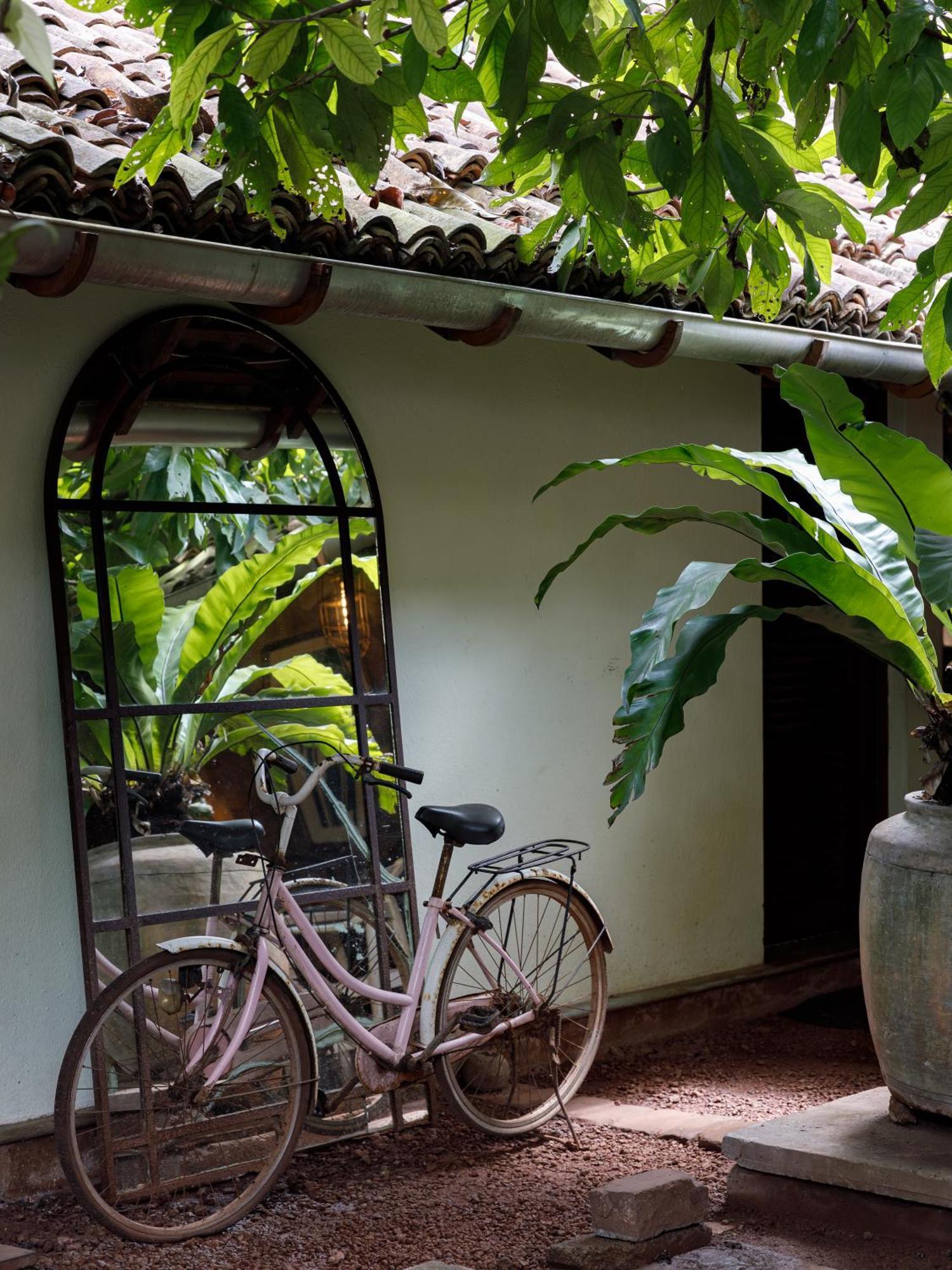 The Bungalow Galle Fort - Hotel - Restaurant - Cocktail Bar Bagian luar foto